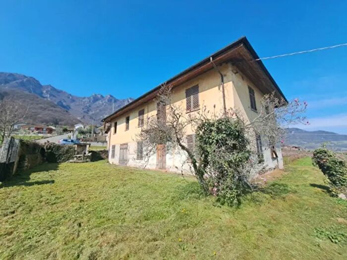 Casa con 6 locali in vendita in Via Colombero, Envie
