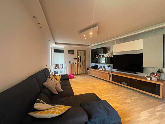 Appartamento trilocale in vendita in Via Viasse, Camporosso