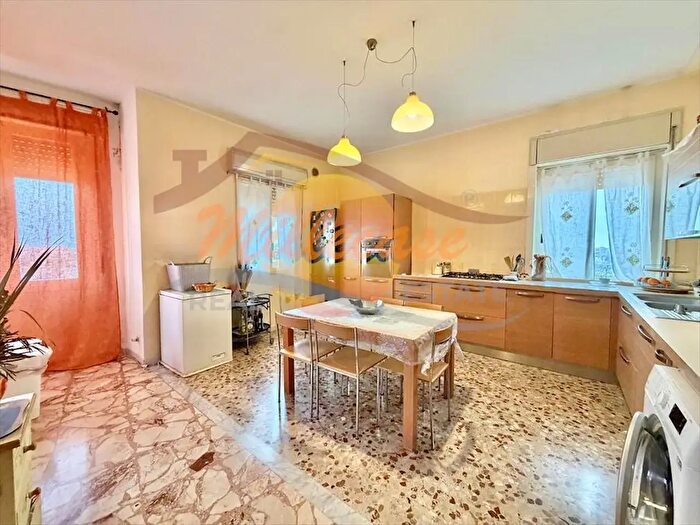 Appartamento con 5 locali in vendita in Viale Santa Panagia, Siracusa