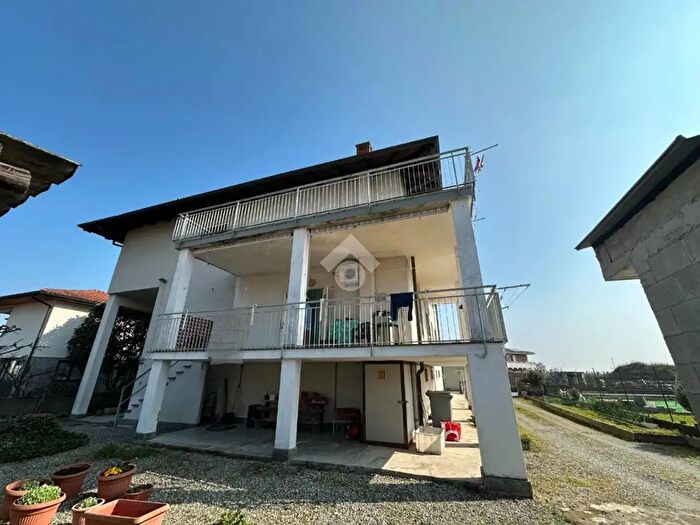 Appartamento quadrilocale in vendita in Via Giovanni Boccaccio, Tronzano Vercellese