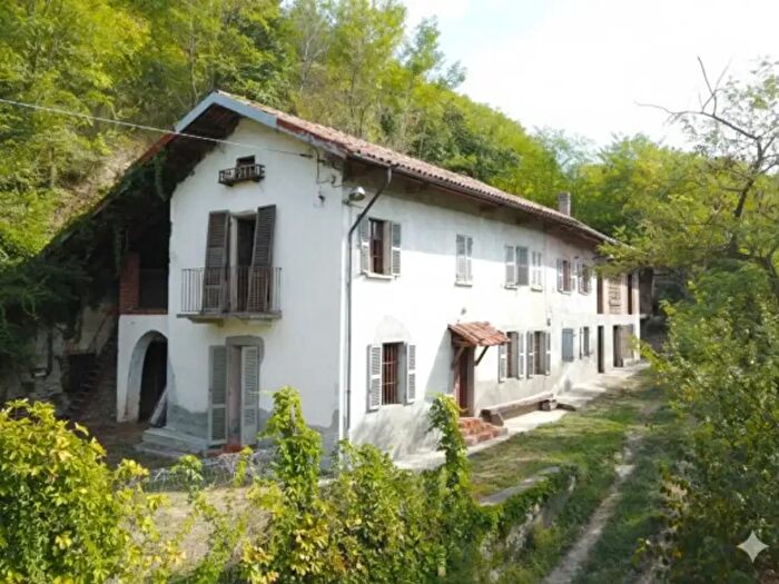 Casa con 6 locali in vendita in Canelli