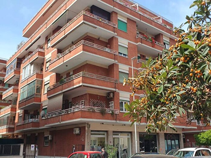 Appartamento trilocale in affitto in Via delle Gondole, Ostia Ponente, Roma