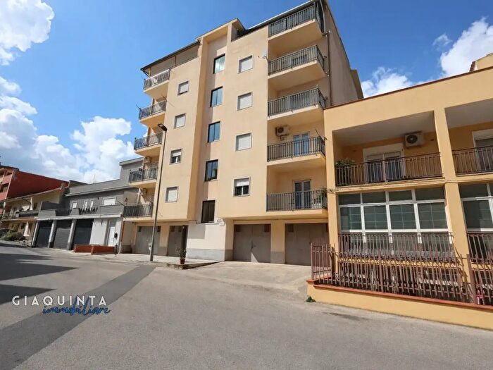 Appartamento trilocale in vendita in Via Corrado Luigi Guzzanti Muratori N, Mineo