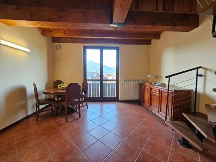 Appartamento trilocale in vendita in Via Fratelli Gamba, Dossena