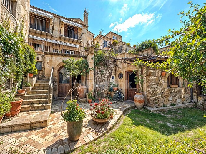 Casa con 10 locali in vendita in Via Pergusa Snc, Enna