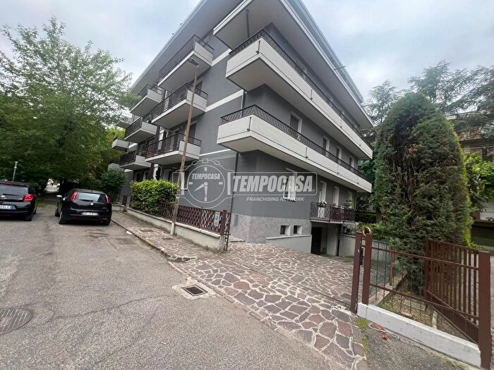 Appartamento trilocale in vendita in Via Rieti, Modena