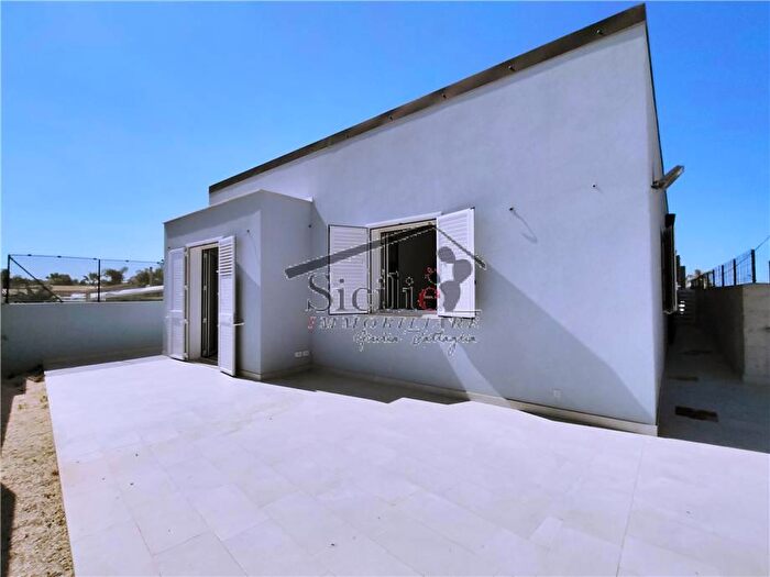 Casa con 6 locali in vendita in Scicli