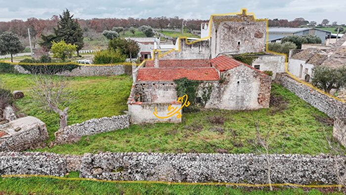 Casa con 15 locali in vendita in Contrada Raschizzo, Noci