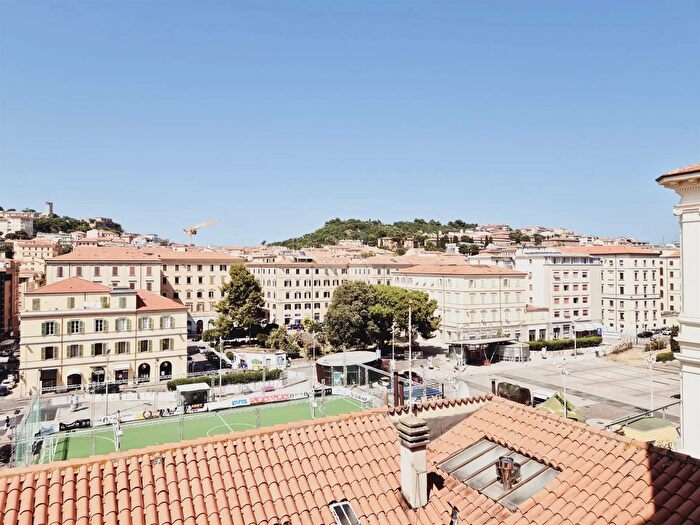 Appartamento quadrilocale in vendita in Ancona Zona Centro, Ancona