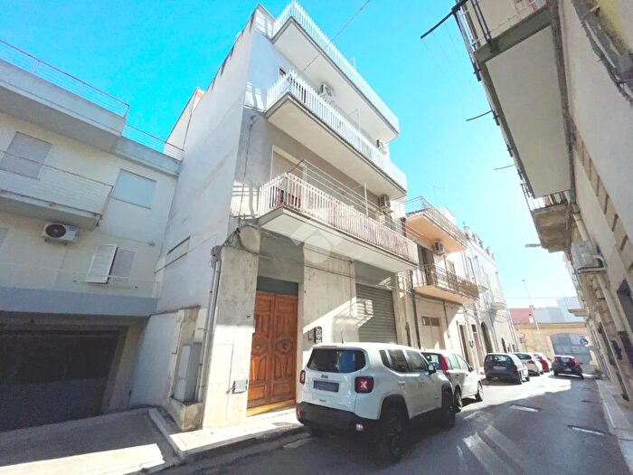 Appartamento trilocale in vendita in Via Abate Fornari, Canosa Di Puglia