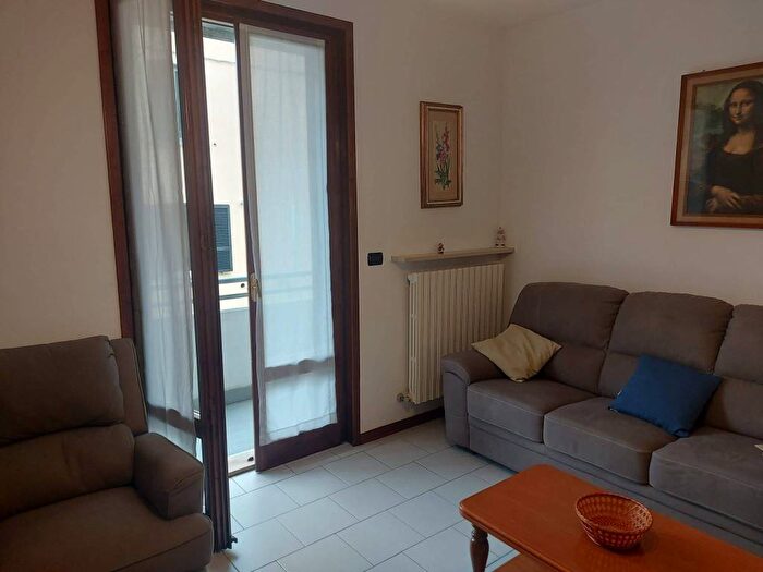 Appartamento trilocale in affitto in Via della Repubblica, Felegara, Medesano