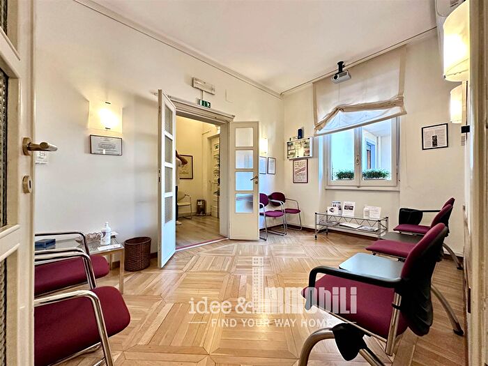 Appartamento con 6 locali in vendita in Firenze