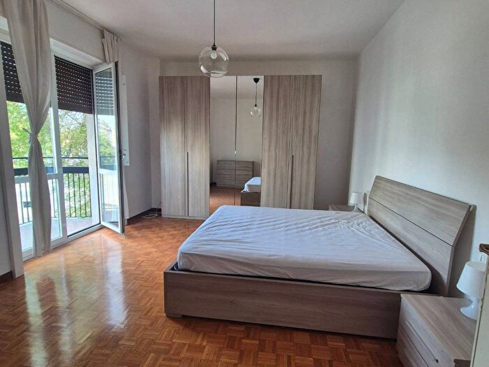 Appartamento quadrilocale in affitto in Via Andrea Costa, Casoretto, Milano
