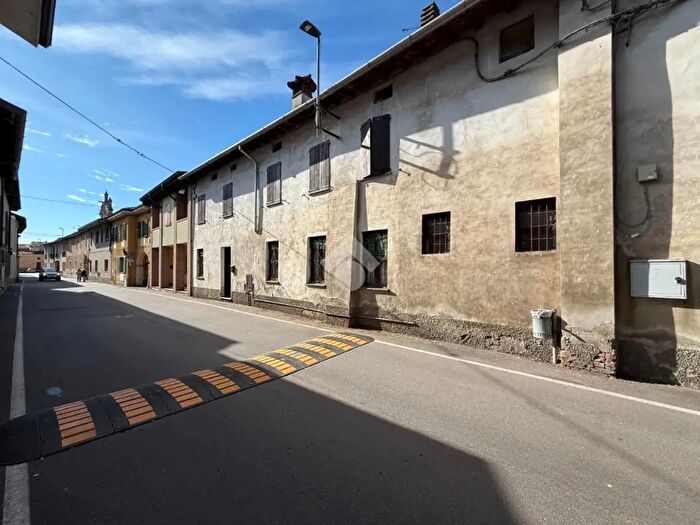 Casa quadrilocale in vendita in Via Roma, Casaletto Vaprio
