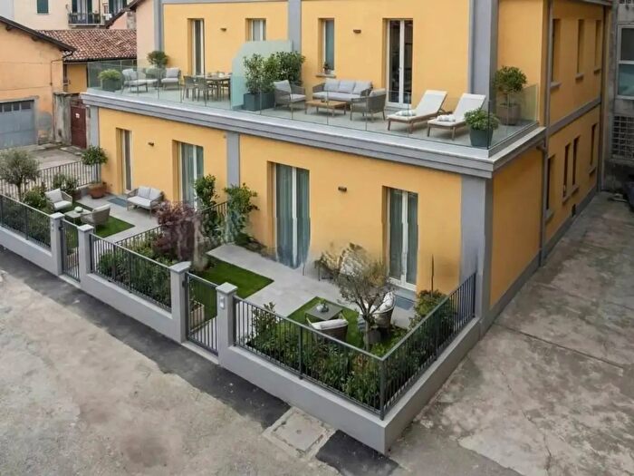 Appartamento trilocale in vendita in Via Montello, Melzo