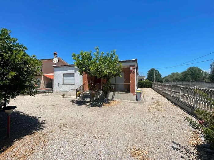Casa con 5 locali in vendita in Latina