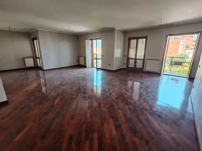 Appartamento trilocale in vendita in Via Raffaele Delcogliano, Benevento