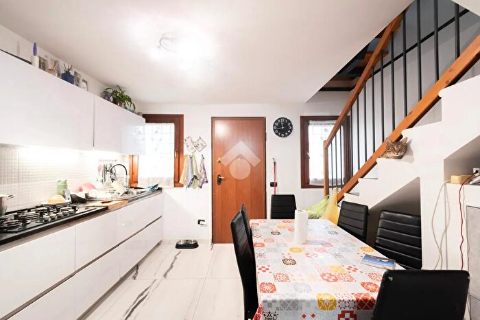 Casa quadrilocale in vendita in Via Ivo Morselli, Novi Di Modena