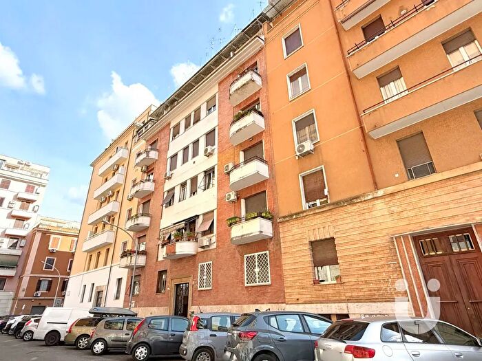 Appartamento trilocale in vendita in Via Gaspare Finali, Roma