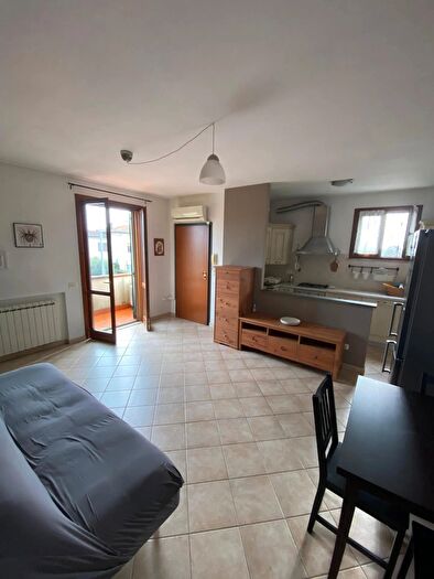 Appartamento trilocale in vendita in Via Corte Rosselmini Calcinaia, Calcinaia