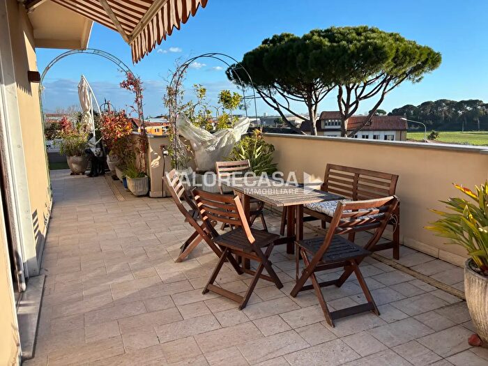 Appartamento con 5 locali in vendita in Viale XX Settembre, Carrara