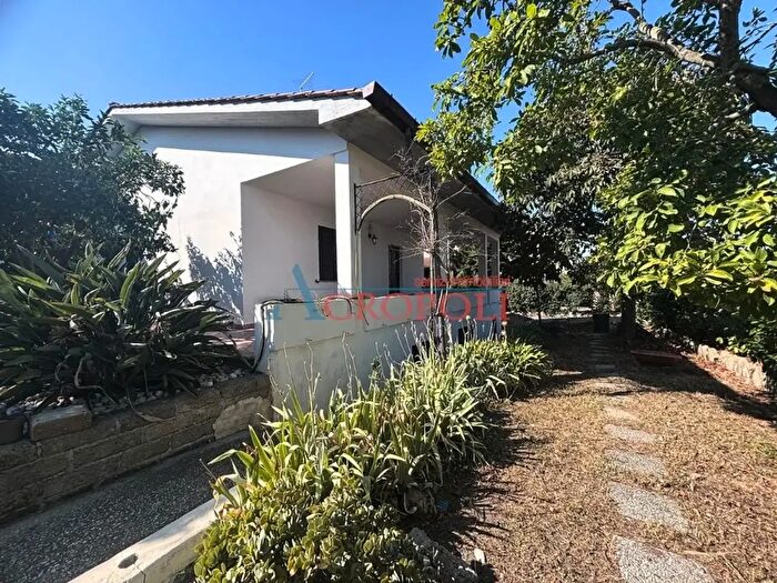 Casa quadrilocale in vendita in Via dei Sambuchi, Anguillara Sabazia