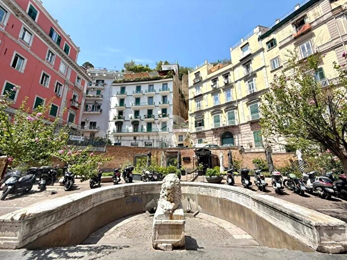 Appartamento quadrilocale in vendita in Piazzetta del Leone a Mergellina, Napoli