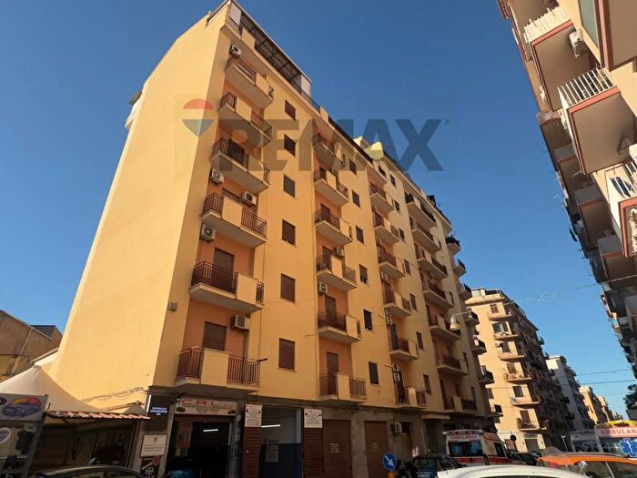 Appartamento con 7 locali in vendita in Via Mendola, Palermo