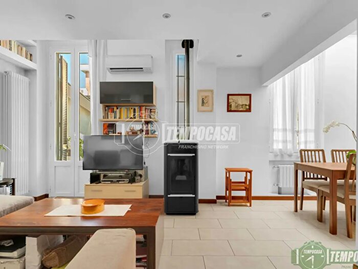 Appartamento trilocale in vendita in Via Savona, Milano