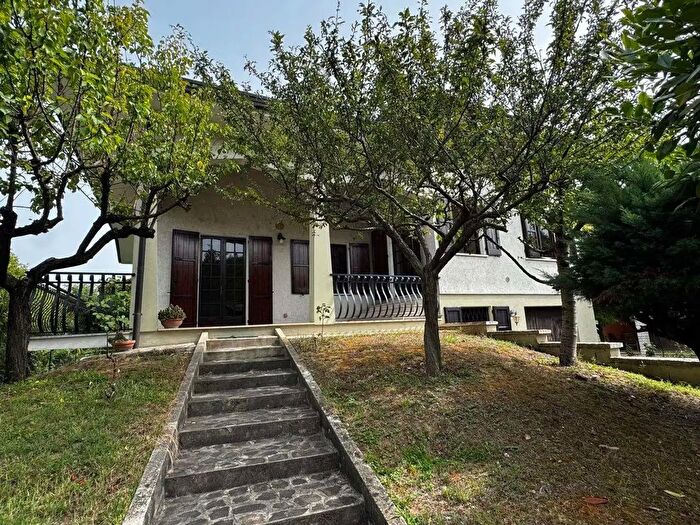 Casa con 9 locali in vendita in Roncoferraro