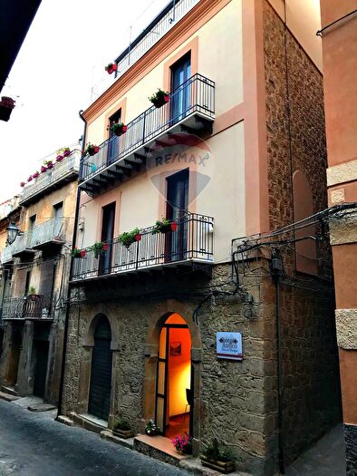 Casa con 7 locali in vendita in Cortile Lauricella, Piazza Armerina