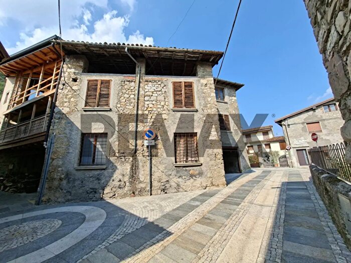 Appartamento con 5 locali in vendita in Bianzano