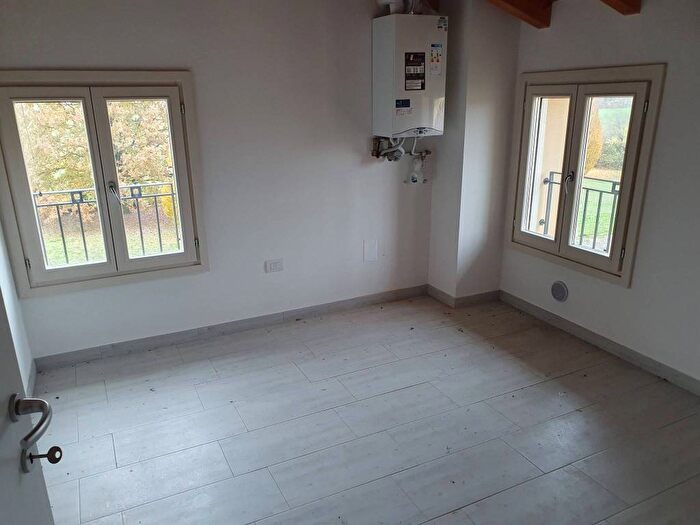 Appartamento con 5 locali in affitto in Gargallo, Carpi