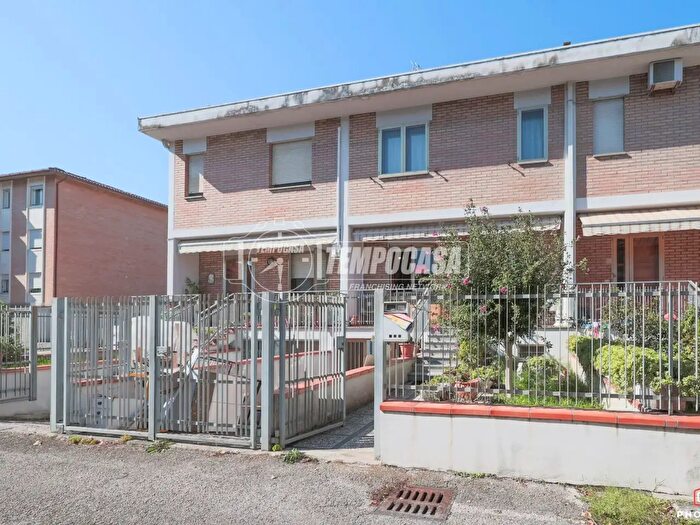 Casa con 7 locali in vendita in Via Keplero, Cattolica
