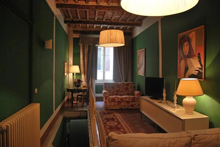 Casa con 5 locali in vendita in Pietrasanta