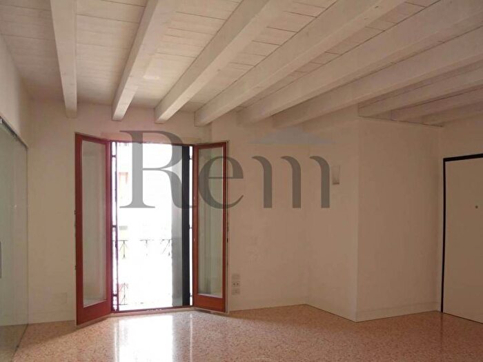 Appartamento con 5 locali in affitto in Quartiere Latino, Piazza dei Signori, Treviso