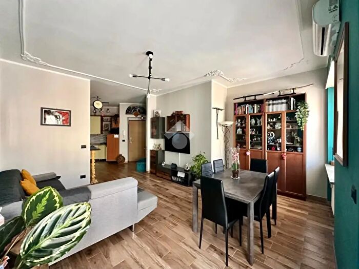 Appartamento quadrilocale in vendita in Via Chiesa della Salute, Torino