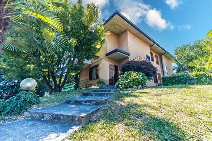 Casa quadrilocale in vendita in Via Tomenone, Brusaporto