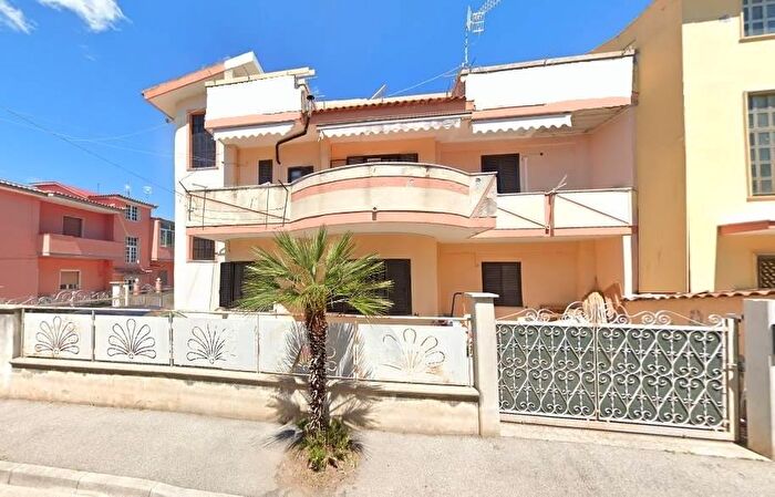 Appartamento con 6 locali in vendita in Via Ticino, Mondragone