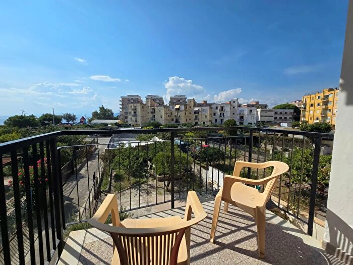 Appartamento con 5 locali in affitto in Via Lungomare, Catanzaro