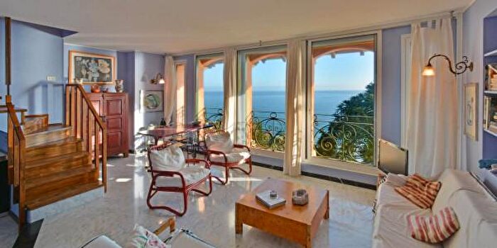 Appartamento con 5 locali in vendita in Via Camillo Benso di Cavour, Ospedaletti