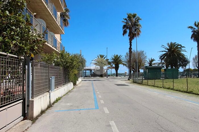 Appartamento trilocale in vendita in Via Umberto Giordano, San Benedetto Del Tronto