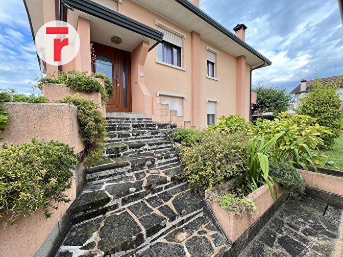 Casa con 5 locali in vendita in Via Veneto, Cervarese Santa Croce