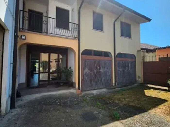 Casa con 6 locali in vendita in Corteolona e Genzone