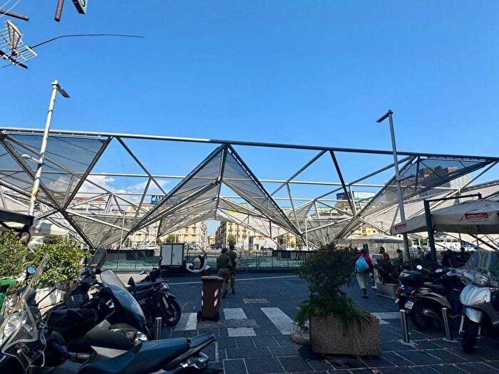 Appartamento quadrilocale in vendita in Piazza Giuseppe Garibaldi, Garibaldi Ferrovia, Napoli