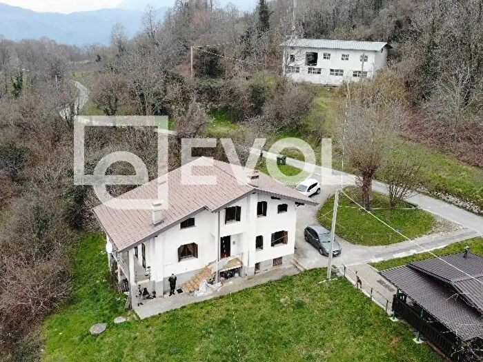 Casa con 9 locali in vendita in Via Useunt, Tarcento