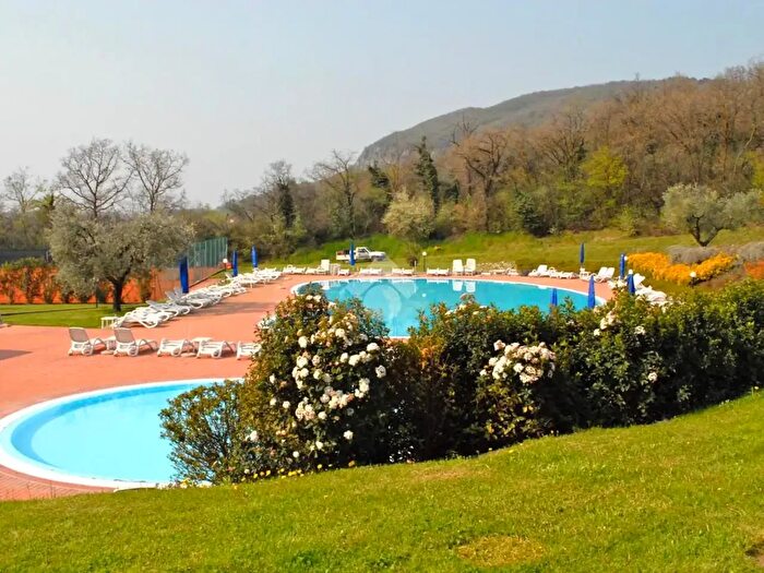 Appartamento bilocale in vendita in Via Zel, Costermano