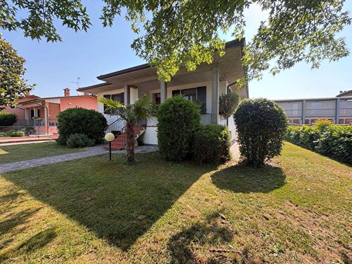 Casa quadrilocale in affitto in Via Aquoforta, Centro, Trenzano