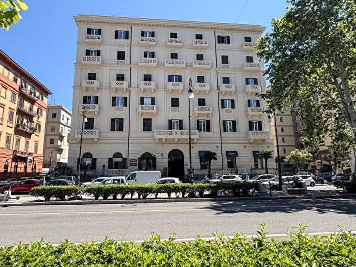 Appartamento con 6 locali in vendita in Via della Libertà, Palermo