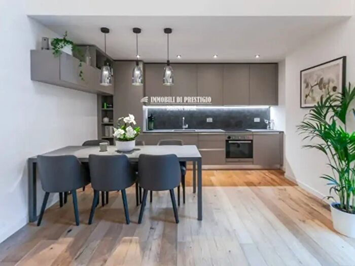 Appartamento trilocale in vendita in Via Valparaiso, Milano